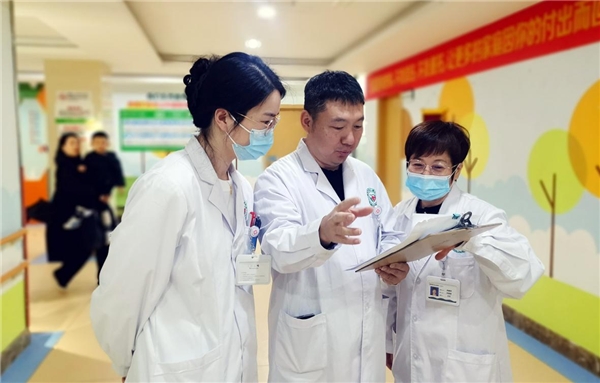 南京天佑儿童医院聚焦孩子的健康成长，特邀杨海波教授领衔开展联合会诊活动