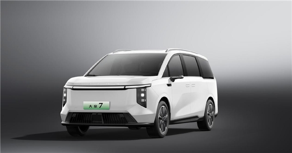 广州国际车展已开启适合“全家出行”的纯电MPV大家7精彩亮相