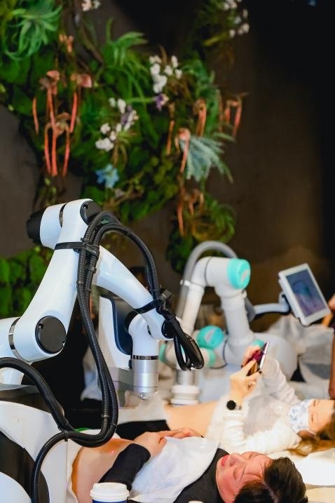 科技引领科学养生，AI智能机器人引爆静博士第六届美丽市集