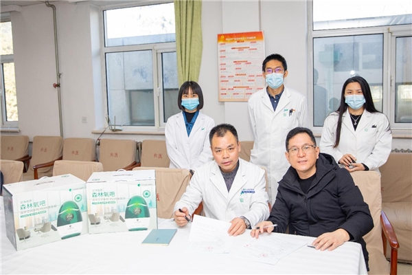 北京星宇福生慈善基金会向积水潭医院捐赠50台负氧离子森林氧吧蛋