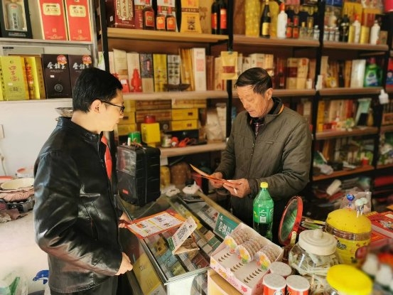 安徽省霍山县烟草专卖局“三心”服务 提升零售商户服务质量
