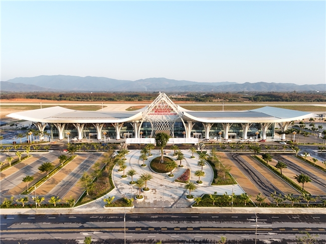 老挝博胶国际机场正式通航