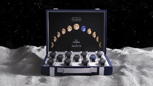 欧米茄于苏富比拍卖11套MoonSwatch腕表手提箱套装为奥比斯筹集善款近440万人民币