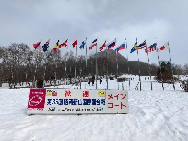 中国青少队在日本第35届昭和新山国际雪合战大赛（世锦赛）获得国际组亚军
