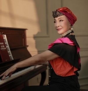 年过古稀从零开始学钢琴，红松助力退休人群释放精彩人生