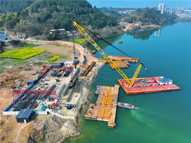 中国二冶四川分公司承建的三台县梓州大桥项目马跃岩特大桥首桩顺利开挖