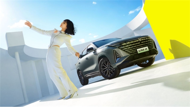 长安UNI-Z全面碾压比亚迪宋Pro，重塑12万级新能源SUV市场格局！
