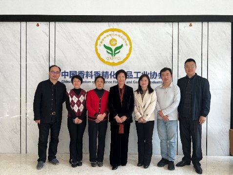青山利康药业到访中国香化协会，开展沟通和交流