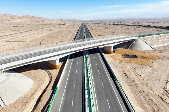中铁十局承建茫油石公路路面工程喜获青海省2023年度实体“样板工程”