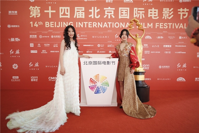 世界童模全球总冠军李昕霖携人气冠军饶琪闪耀北京国际电影节