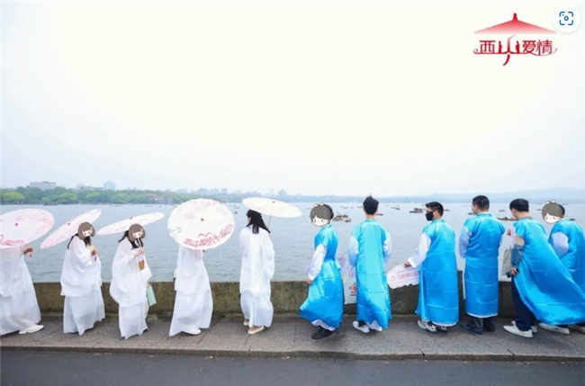 心遇App携手杭州市民政局、婚姻协会 在西湖为单身青年解惑