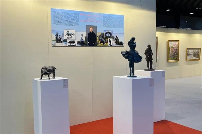 庆祝中俄建交75周年暨“中俄文化年”艺术展在北京开幕