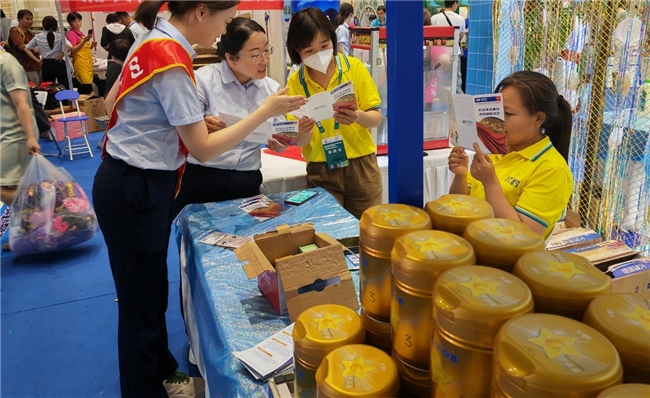 浦发银行郑州分行开展“学习科学投资理财 做理性金融消费者”投资者教育宣传活动