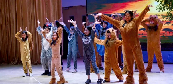 北京耀华版《狮子王》惊艳上演：小演员们重塑经典传奇