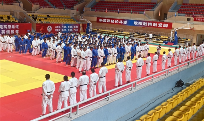 全国柔道比赛训练营在云南举办 ——300多名柔道运动员齐聚石林