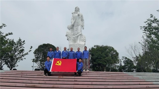 中国二冶四川分公司第三项目部党支部举办“追寻英雄事迹，感悟‘红岩精神’”主题活动