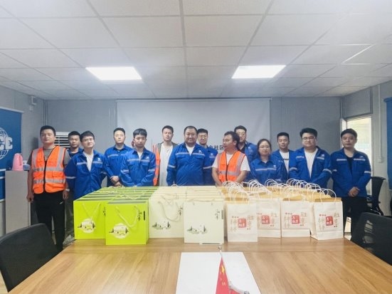 中国二冶四川分公司第一项目部党支部为一线职工送清凉