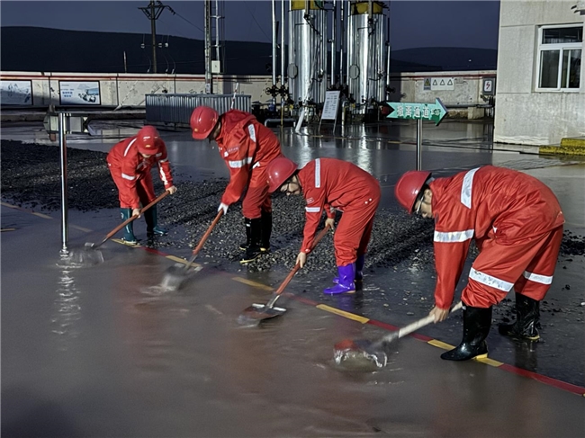 长庆采油八厂见证樊学力量 我们风雨同舟