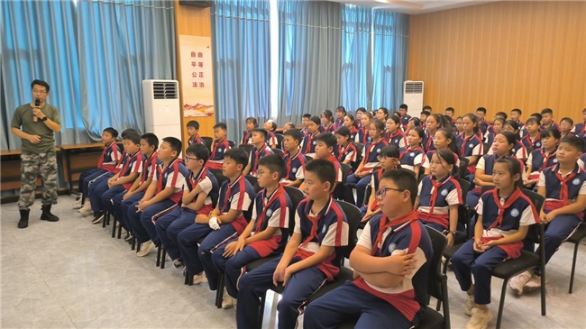 鹤壁市示范区古城街道浦江社区举办“铭记历史忆峥嵘 吾辈少年当自强”开学第一课之抗战胜利纪念日专题活动