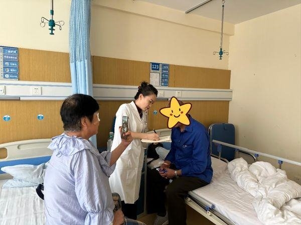 一场无声的白内障手术 西安普瑞眼科为聋人夫妻带来冲破黑暗的光