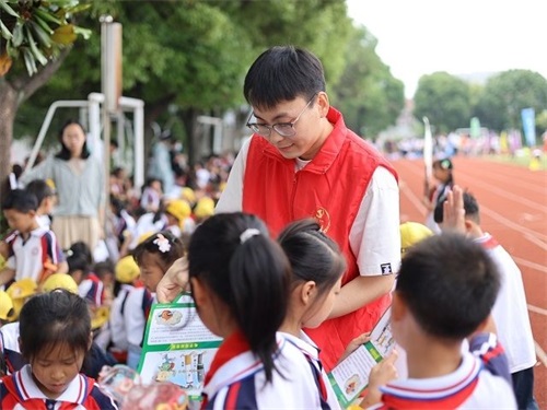 浙江長興：貫徹二十大 守護(hù)童心夢