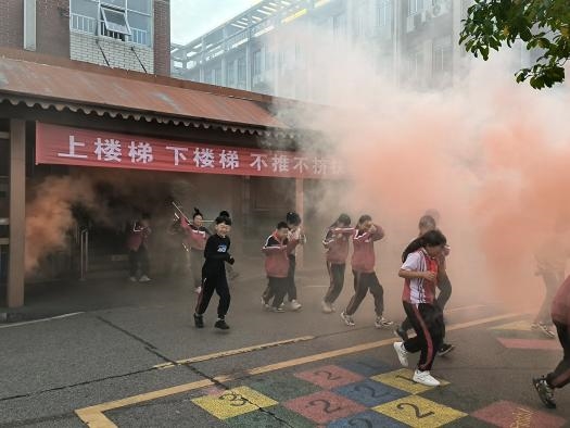 点燃爱国热情，提升应急能力 ——长沙市望城区东马小学开展国防应急技能培训活动