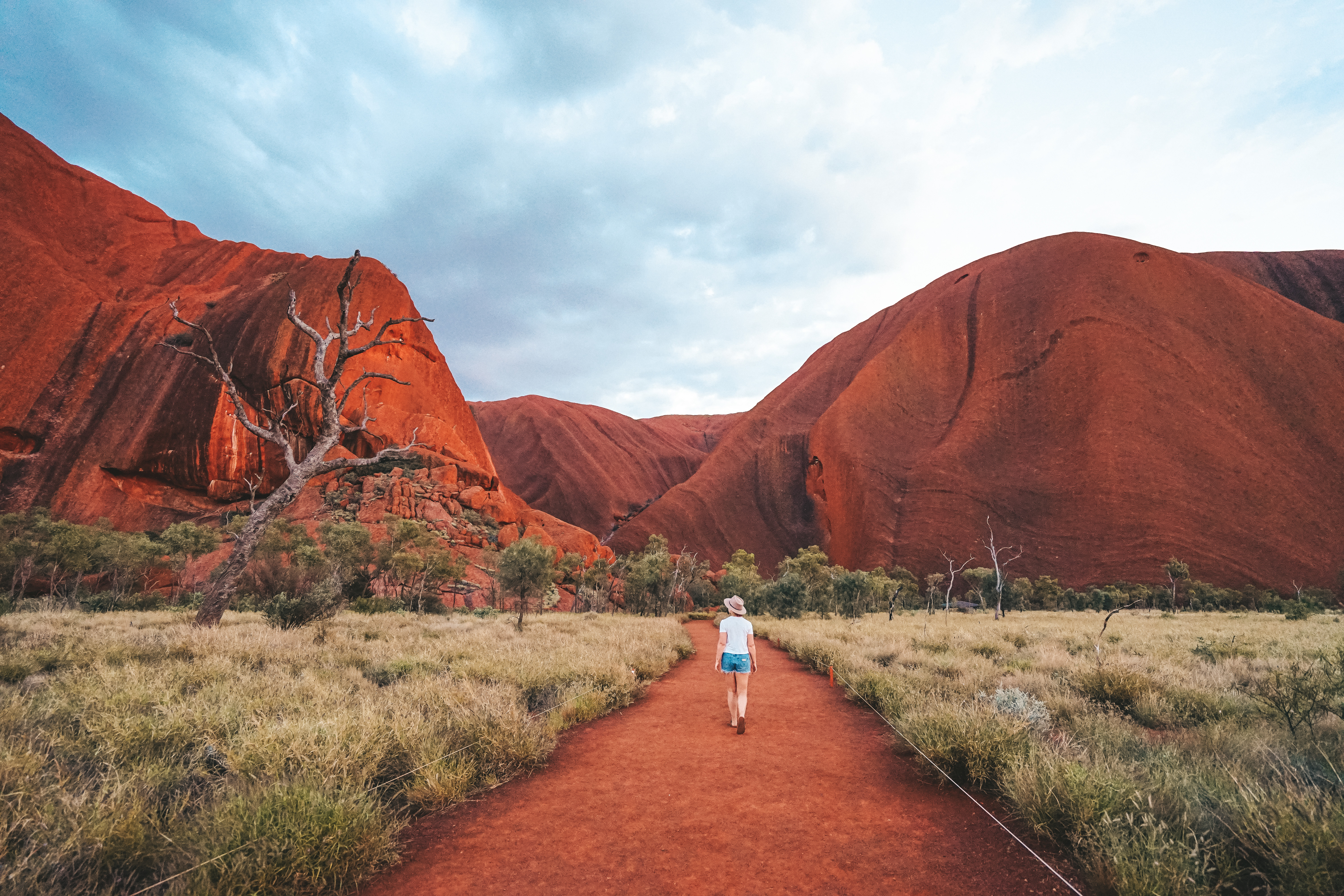 北领地 乌鲁鲁徒步环道Uluru Base Walk（图片来源：澳大利亚旅游局）.jpg