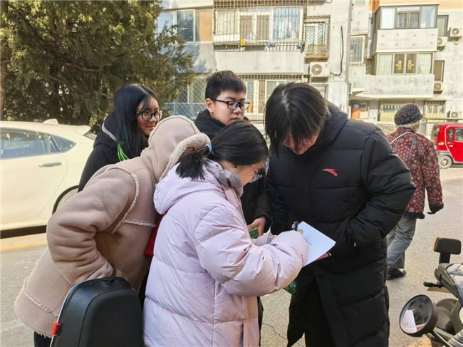 青春力量助力环保，方庄青少年携手践行“源头减量，低碳生活”  ——芳城园二社区青少年垃圾分类实践活动