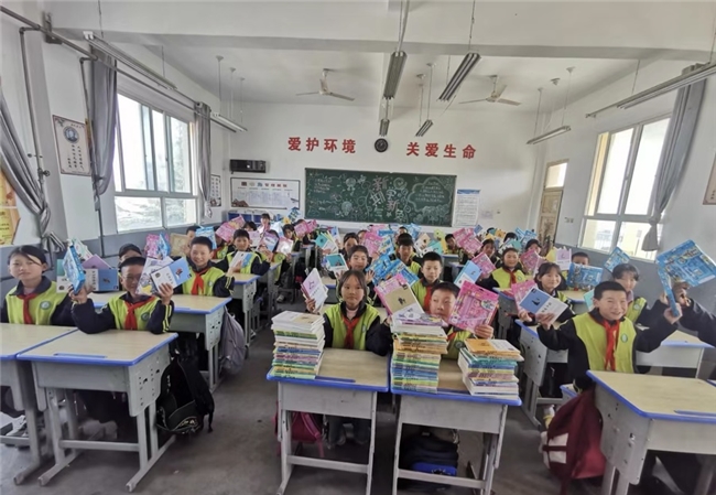书香筑梦，爱心传递：大学公益进行时