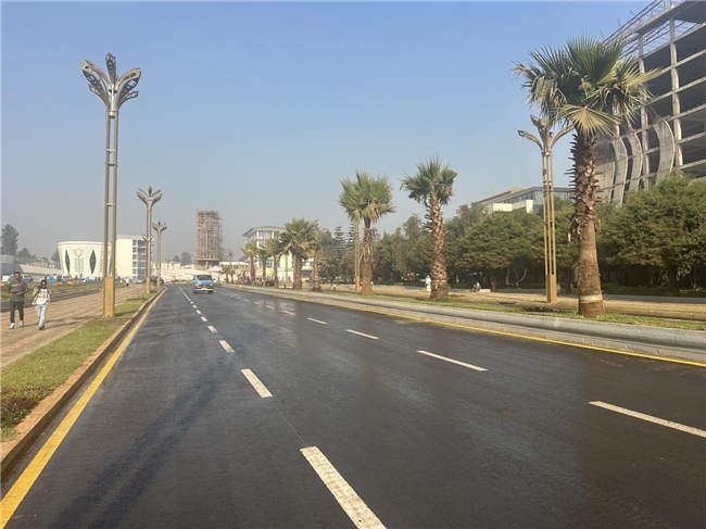 埃塞俄比亚总理到中铁七局季马市政道路项目视察(图1)