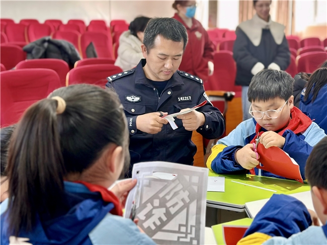 开学啦！魔童助力反诈，乾坤袋护平安