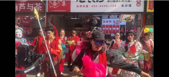 添锦集被誉为兰州最好吃臭豆腐  哪吒九尾狐等打卡！