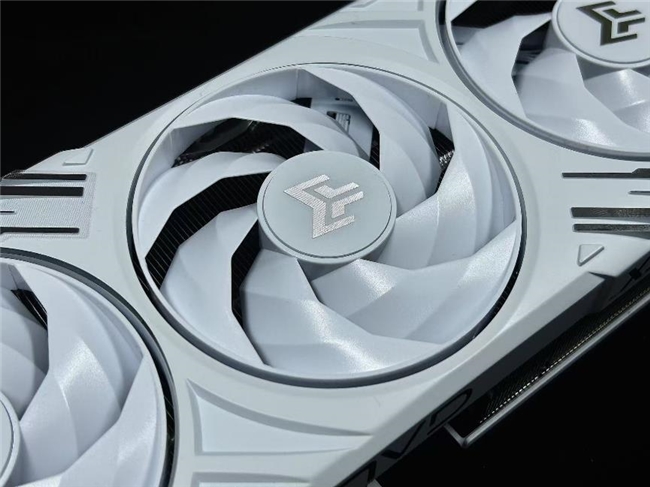 影驰 GeForce RTX 5070 Ti 金属大师 OC评测：DLSS 4超强发挥(图19)