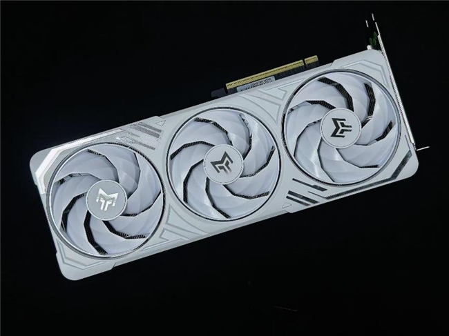 影驰 GeForce RTX 5070 Ti 金属大师 OC评测：DLSS 4超强发挥(图20)