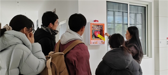 “城市生命线”从响应到落实的距离：体外自动除颤器（AED）配置水平及障碍优化探究——基于湖北省的实地调研