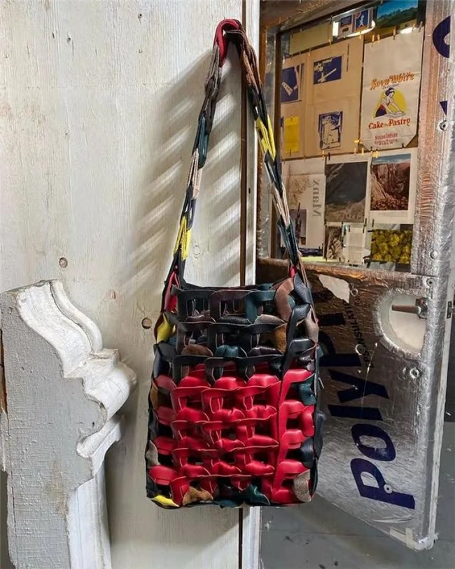 反流量时代的设计觉醒：高辨识度品牌的突围密码