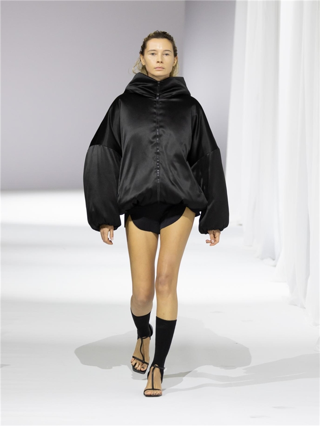 Moscow Fashion Week 莫斯科时装周春季必备单品：必入款式与搭配指南