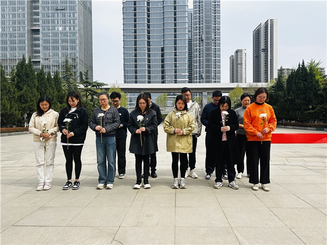 黨建紅引領煙草綠 英烈志砥礪江漢心 ——江漢煙草黨員赴二七紀念館清明追思踐學