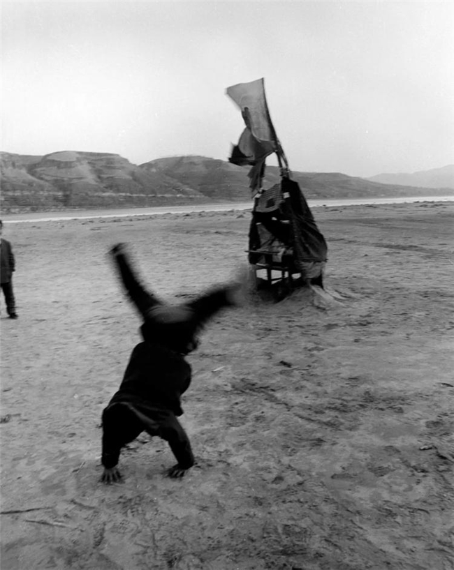 李樯镜映陕北：80-90年代乡村的时光留影与时代回响