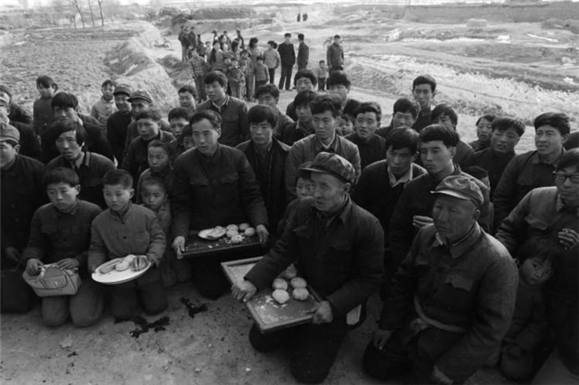 李樯镜映陕北：80-90年代乡村的时光留影与时代回响