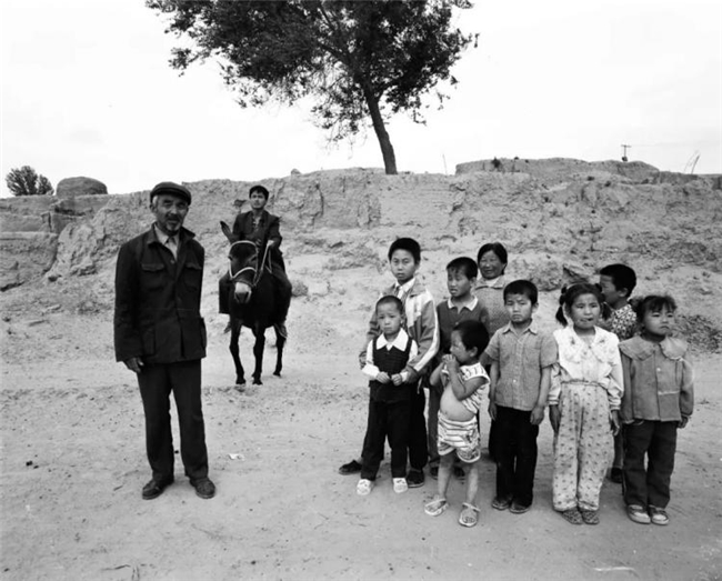 李樯镜映陕北：80-90年代乡村的时光留影与时代回响