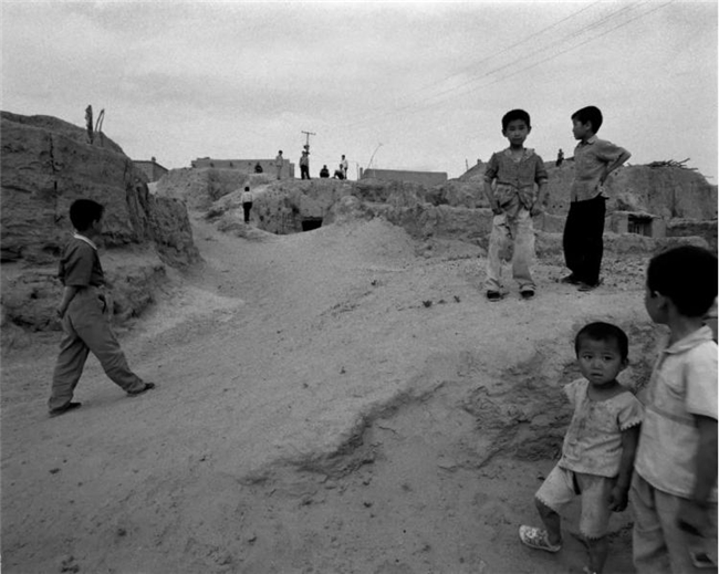 李樯镜映陕北：80-90年代乡村的时光留影与时代回响