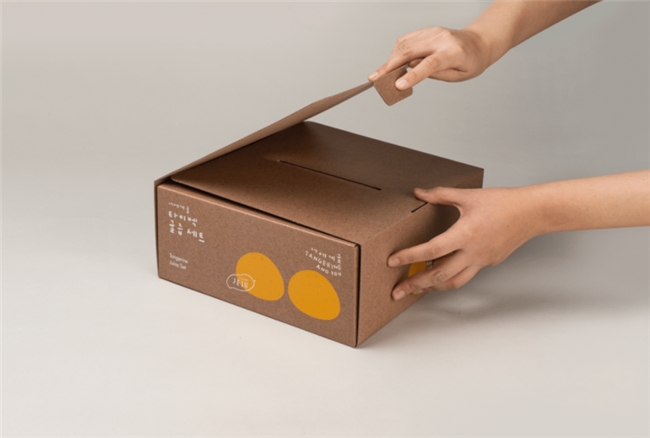 AURG Studio 操刀济州岛 Tangerine 农场橘子产品包装设计，手写字体传递天然亲和力与地域风情