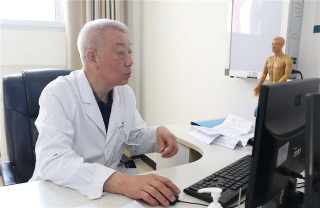 曹志明主任：用专业与爱，为抑郁症少年驱散阴霾