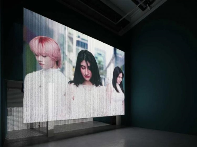 沙迦双年展：以艺术承载多元议题，聚焦 “携带” 的深刻内涵
