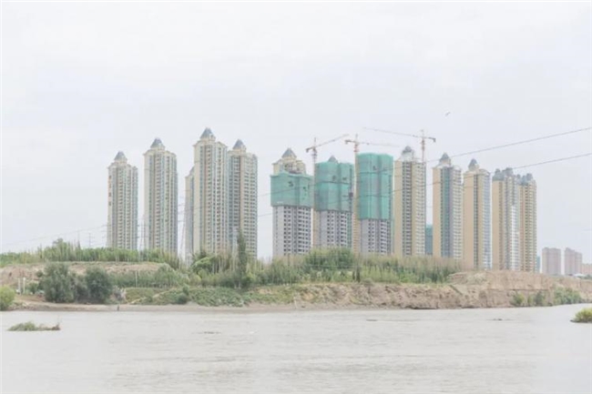中美景观摄影大赏：从公路到秩序的视觉碰撞
