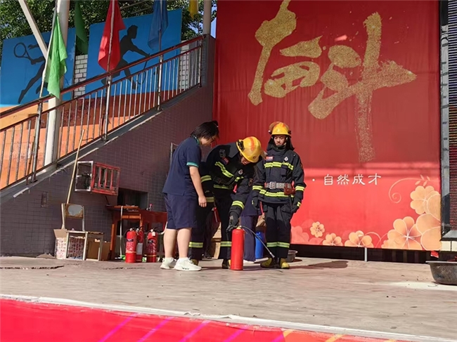 筑牢校园“防火墙” 编织生命“安全网”(图2)