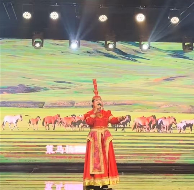 一曲草原音，万里赤子情丨索伦嘎以歌声丈量文化传承之路