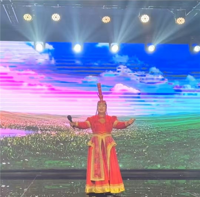 一曲草原音，万里赤子情丨索伦嘎以歌声丈量文化传承之路