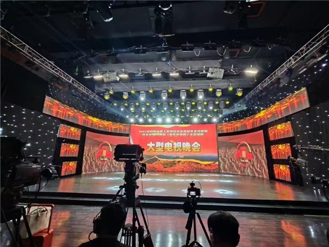 一曲草原音，万里赤子情丨索伦嘎以歌声丈量文化传承之路